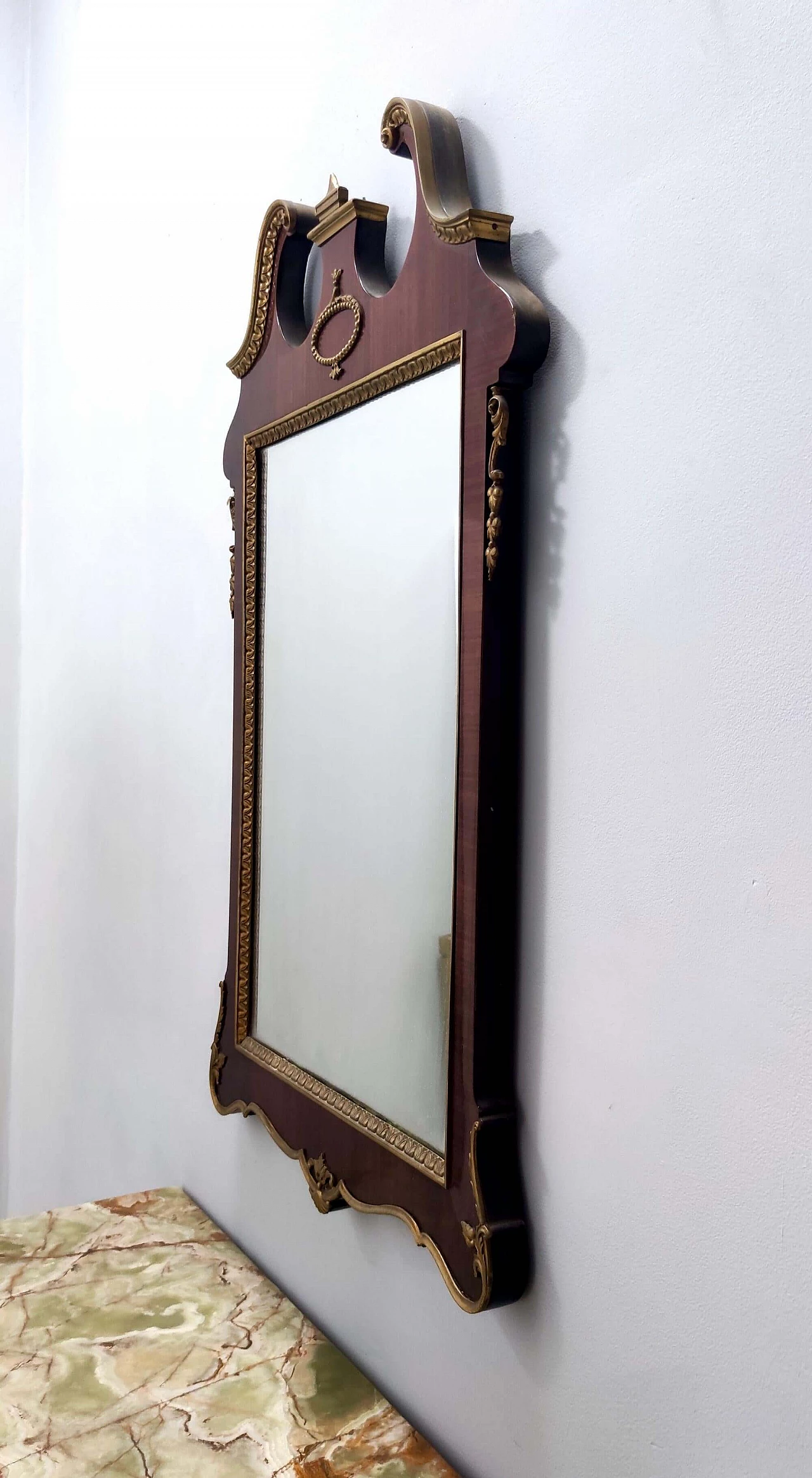 Specchio da parete con cornice in faggio e ottone, anni '60 7