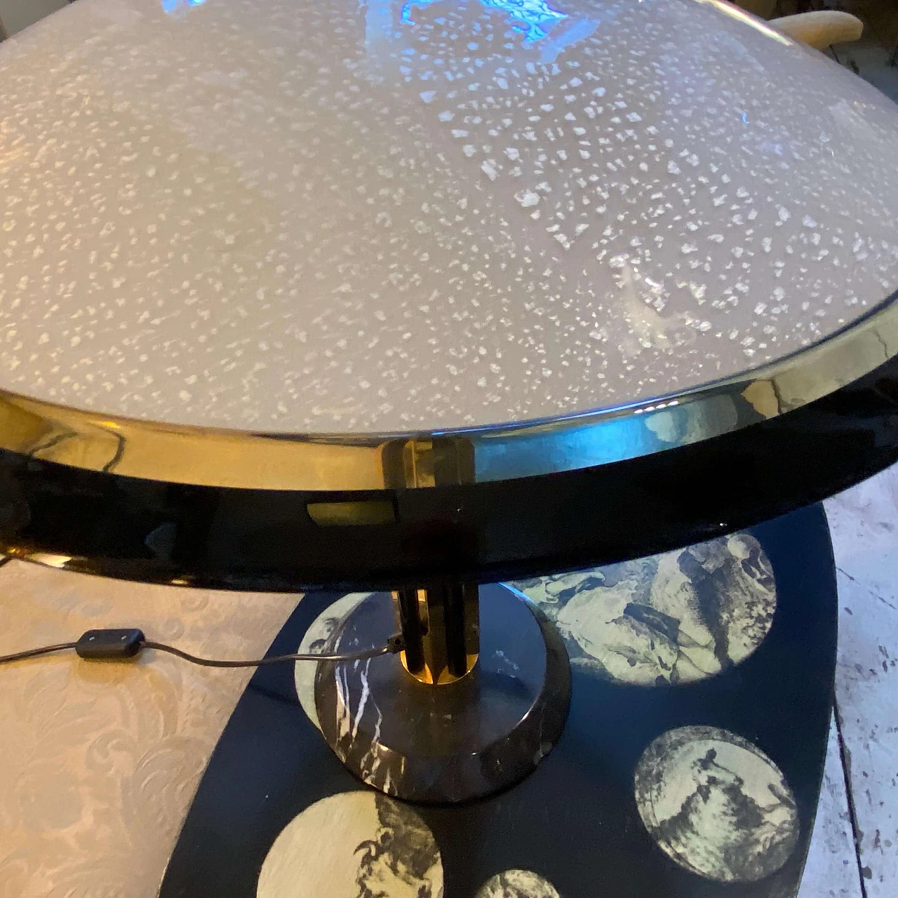 Table lamp with marble and brass frame, 1970s 4