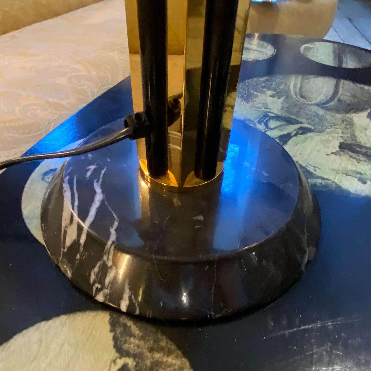 Table lamp with marble and brass frame, 1970s 5