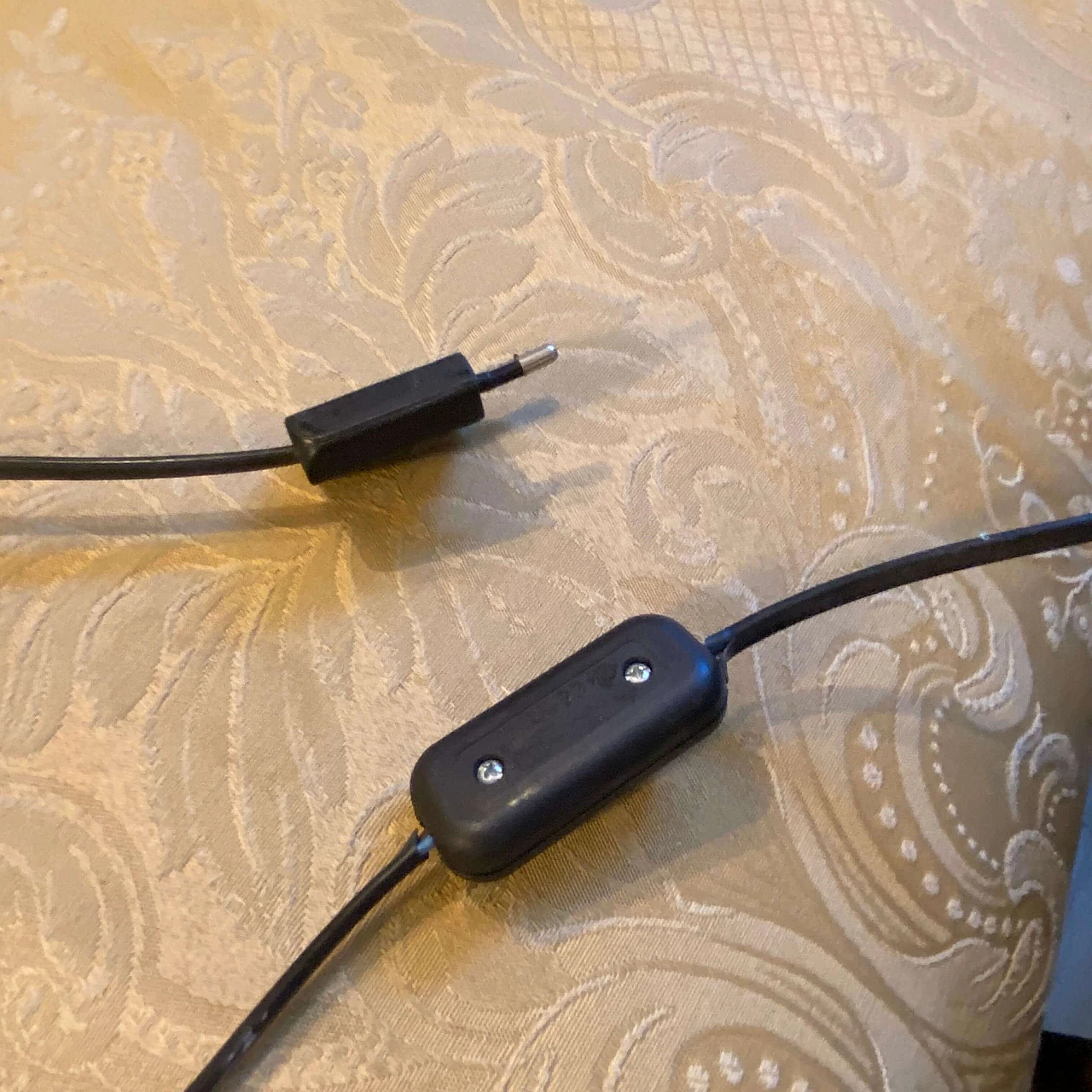 Table lamp with marble and brass frame, 1970s 6