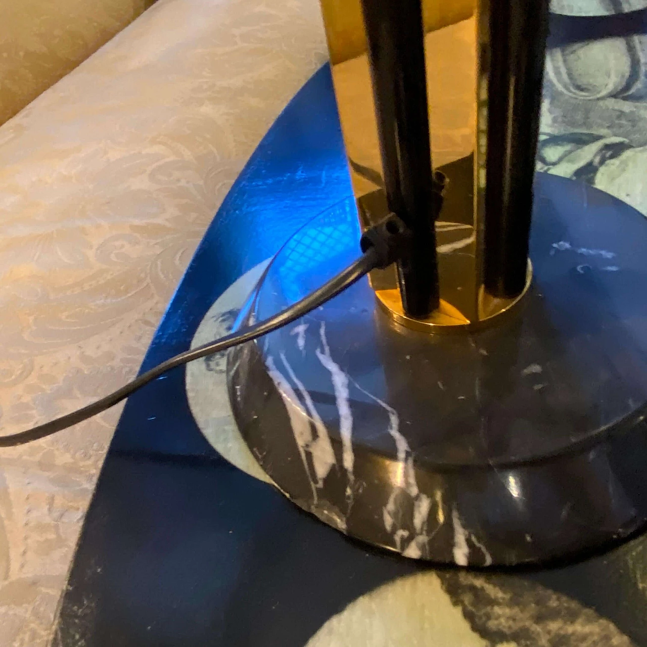 Table lamp with marble and brass frame, 1970s 9