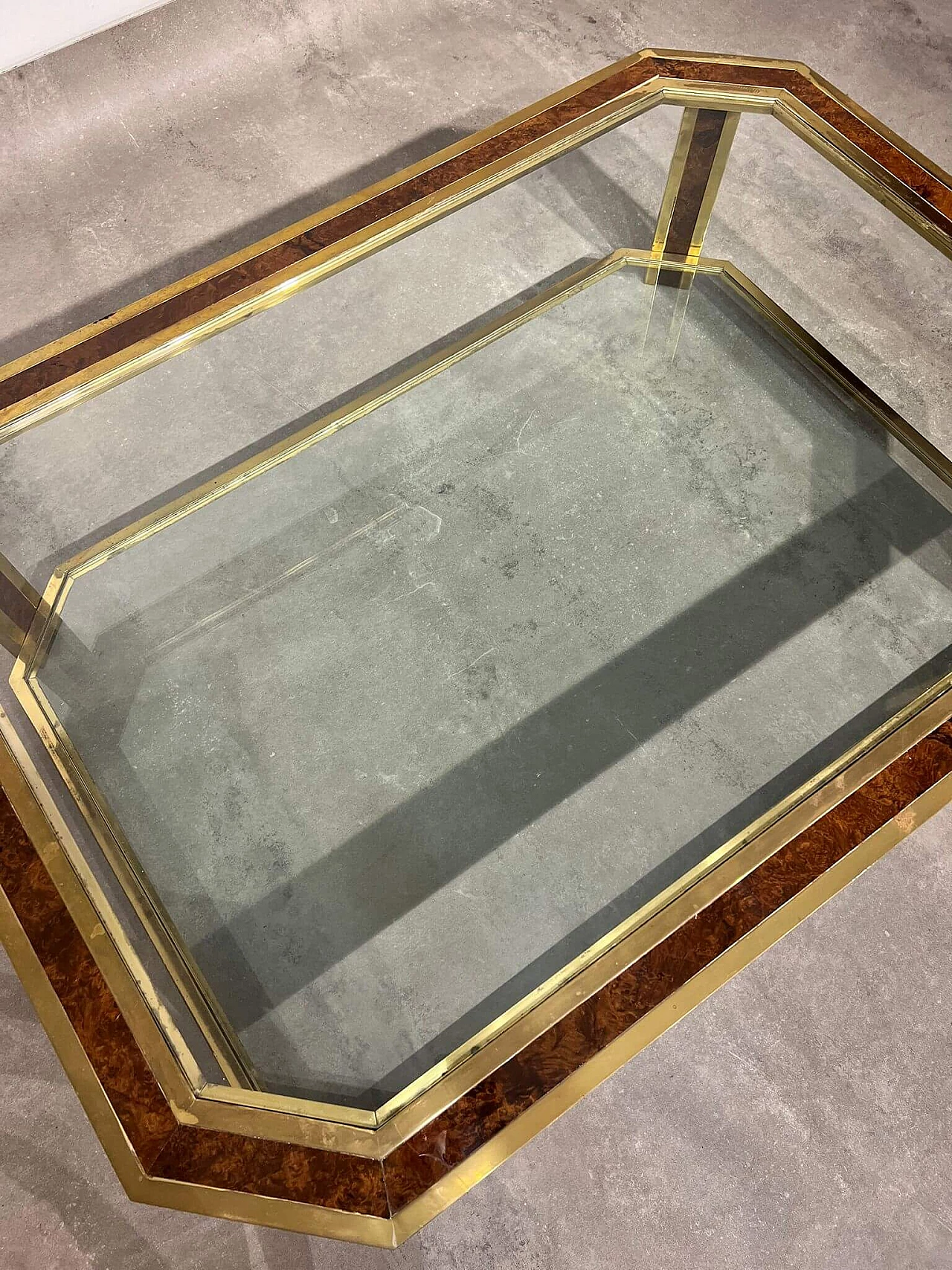 Small table in briarwood and brass with glass top, 1970s 4