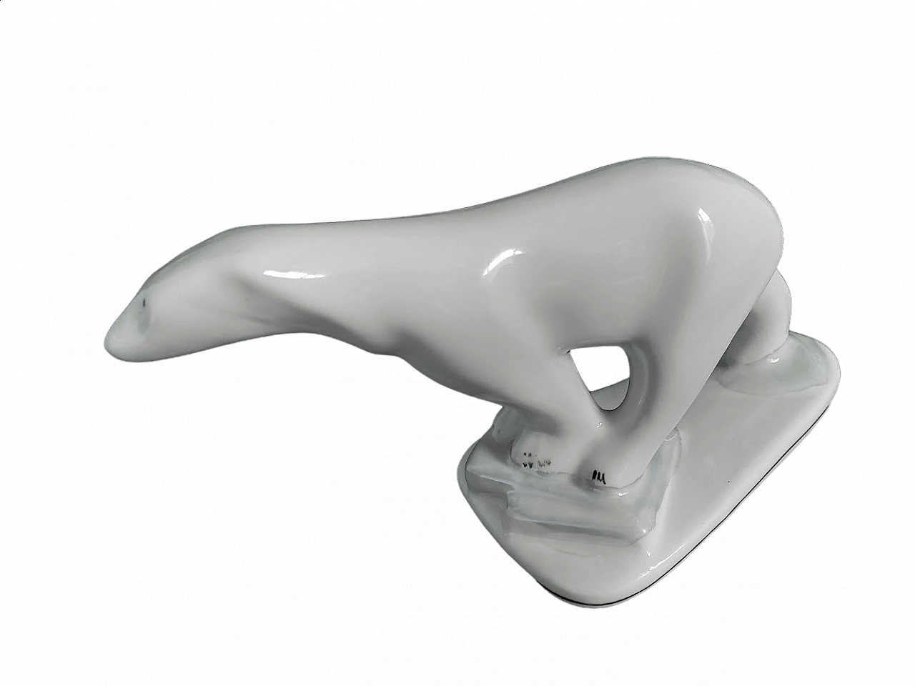 Polar bear sculpture in porcelain from Cluj-Napoca, 1920s 15