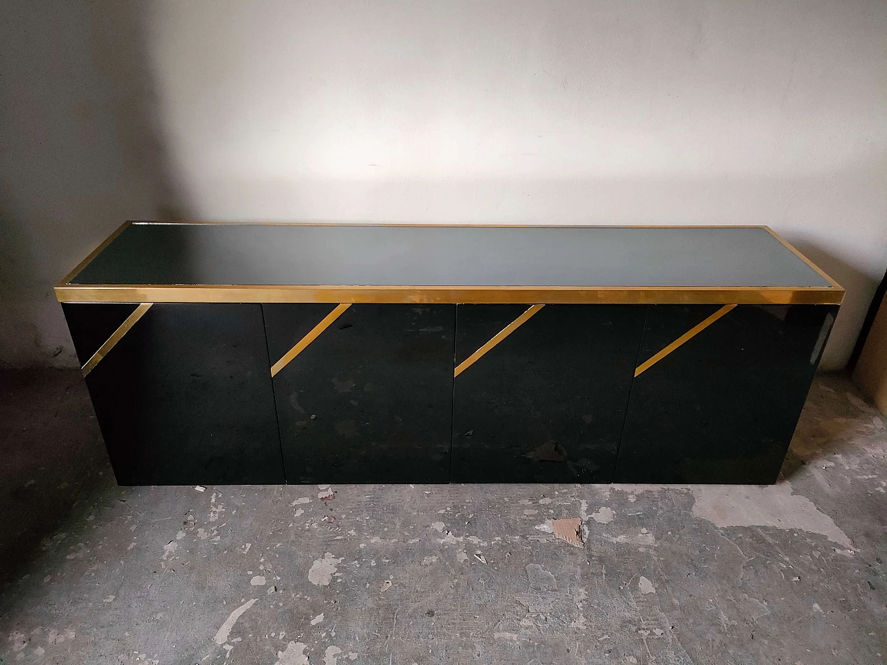 Credenza bassa in legno laccato nero, anni '70 2