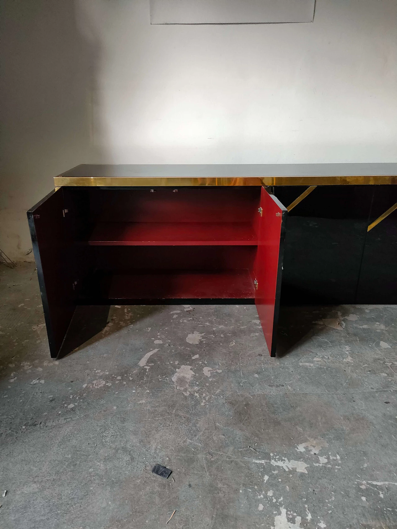 Credenza bassa in legno laccato nero, anni '70 4