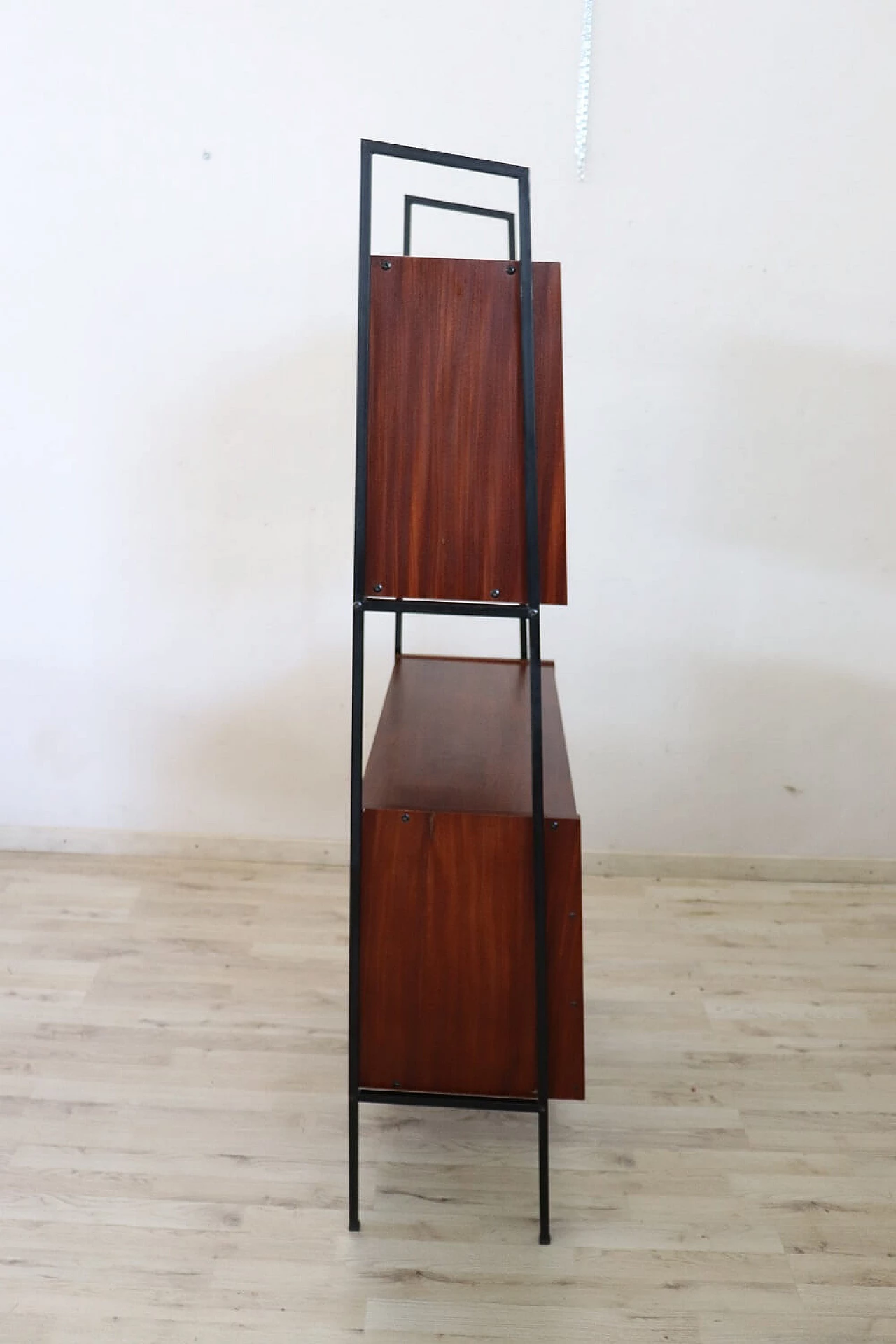 Scarpiera in teak e ferro con ante scorrevoli, anni '60 6