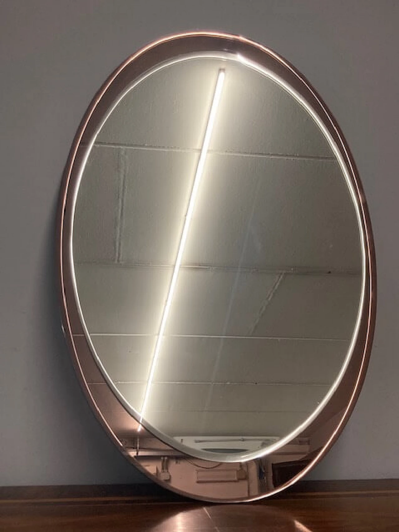 Specchio ovale con fondo rosa di Metalvetro Siena, anni '70 1