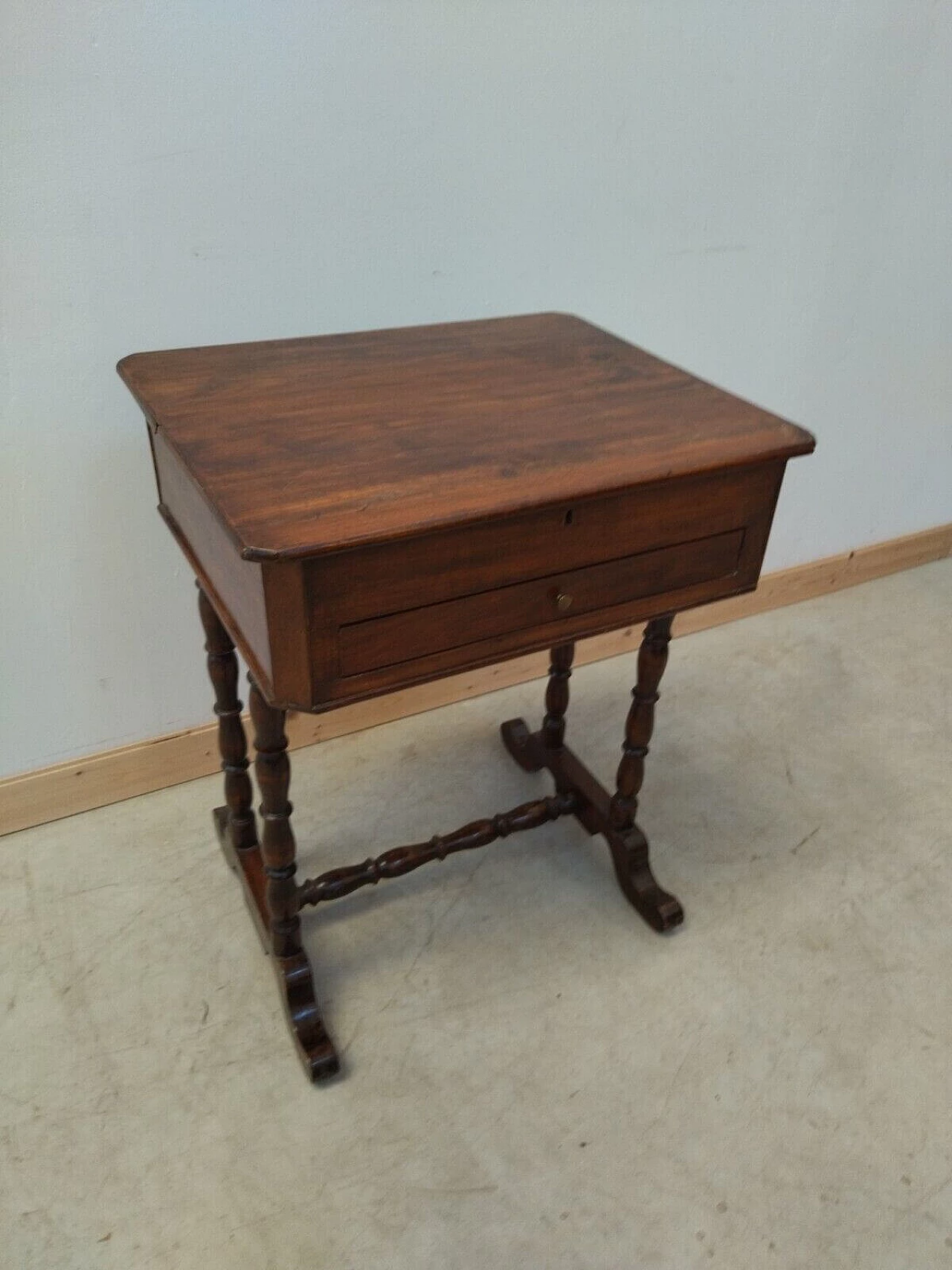 Walnut work table with drawer and opening top, late 19th century 2