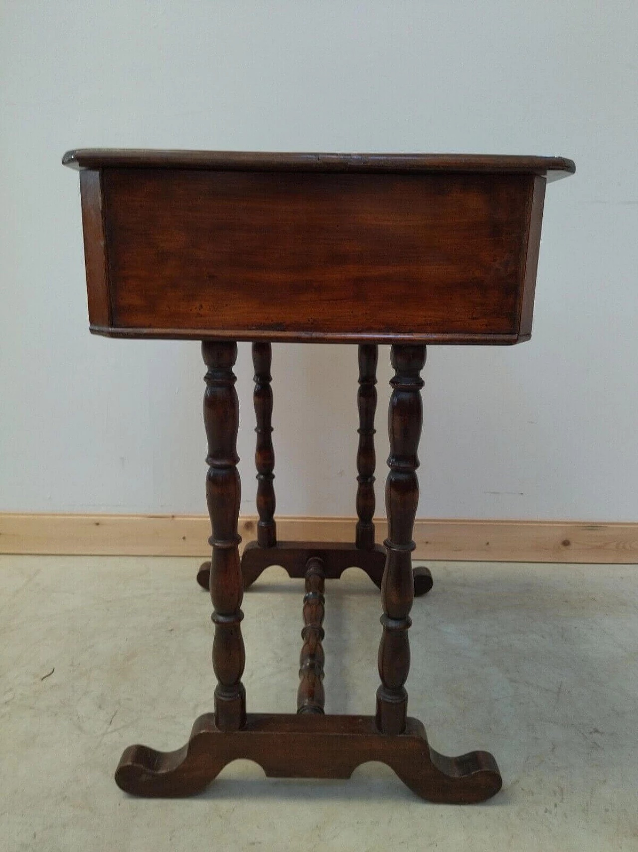 Walnut work table with drawer and opening top, late 19th century 7