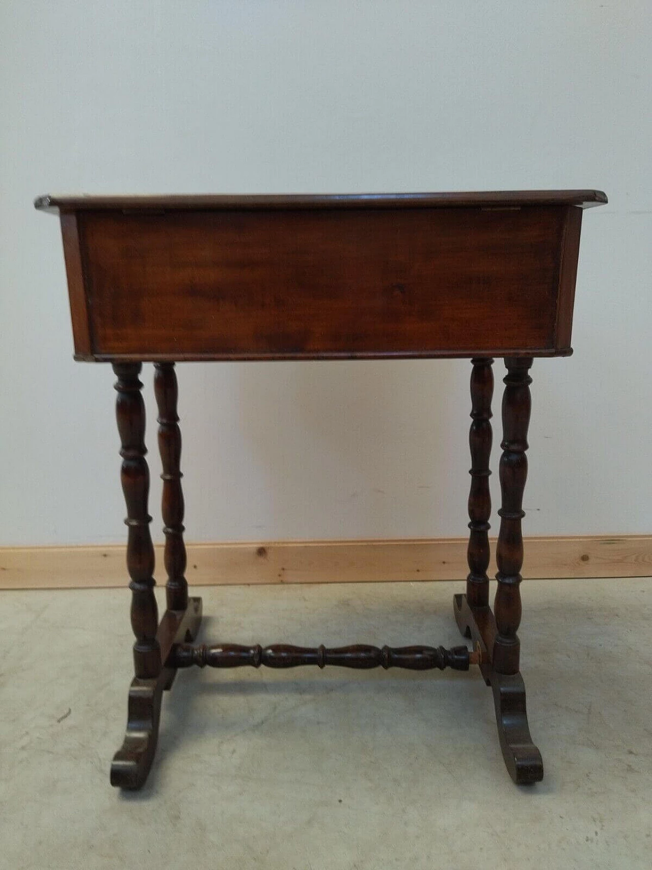 Walnut work table with drawer and opening top, late 19th century 8