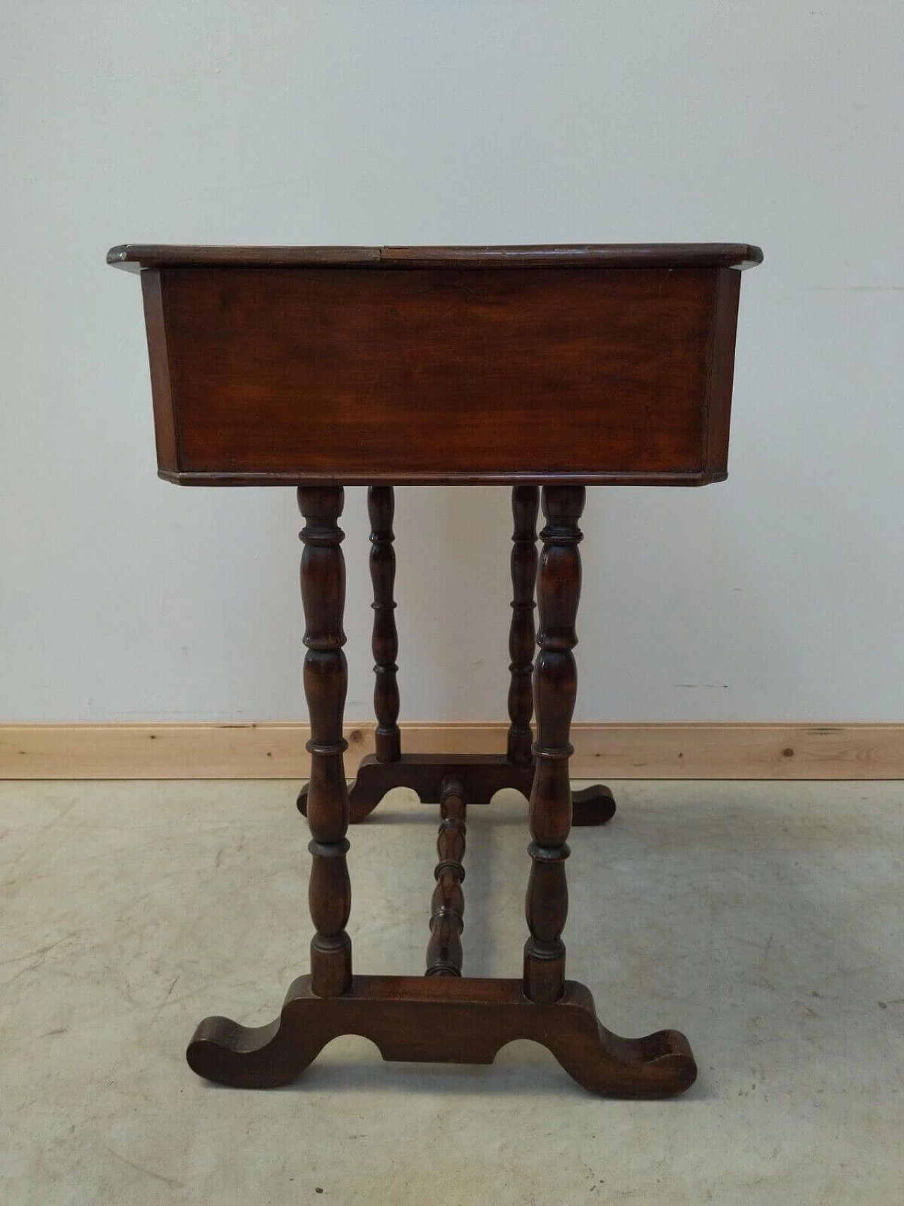 Walnut work table with drawer and opening top, late 19th century 9