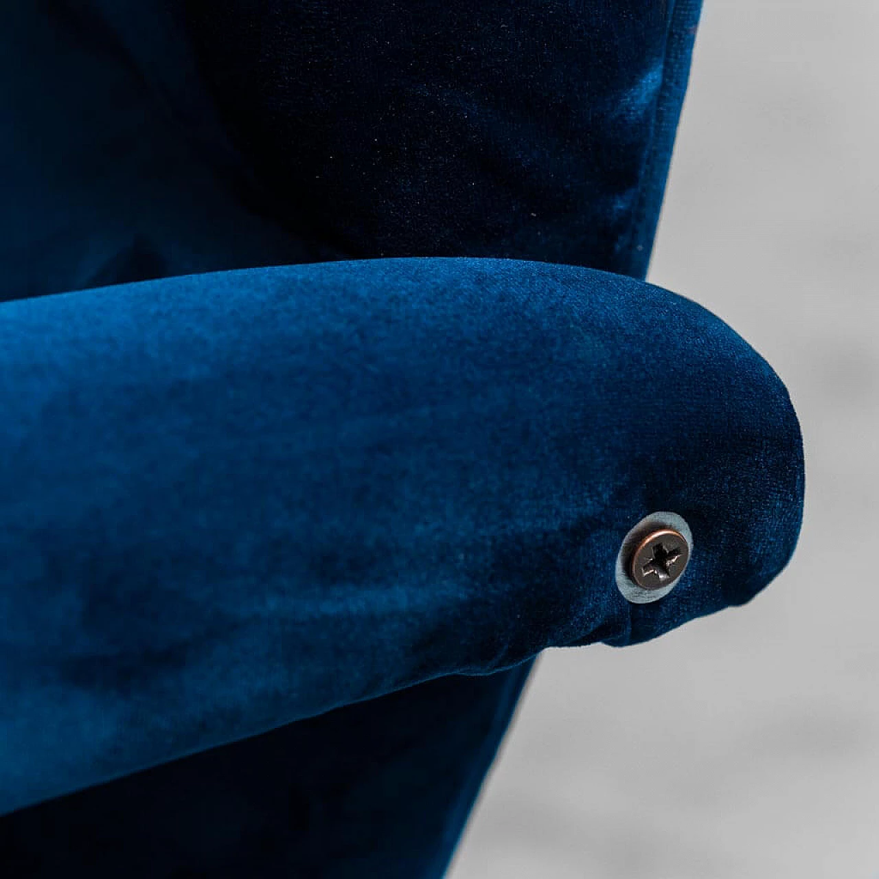 Poltrona in velluto blu e metallo azzurro, anni '60 7