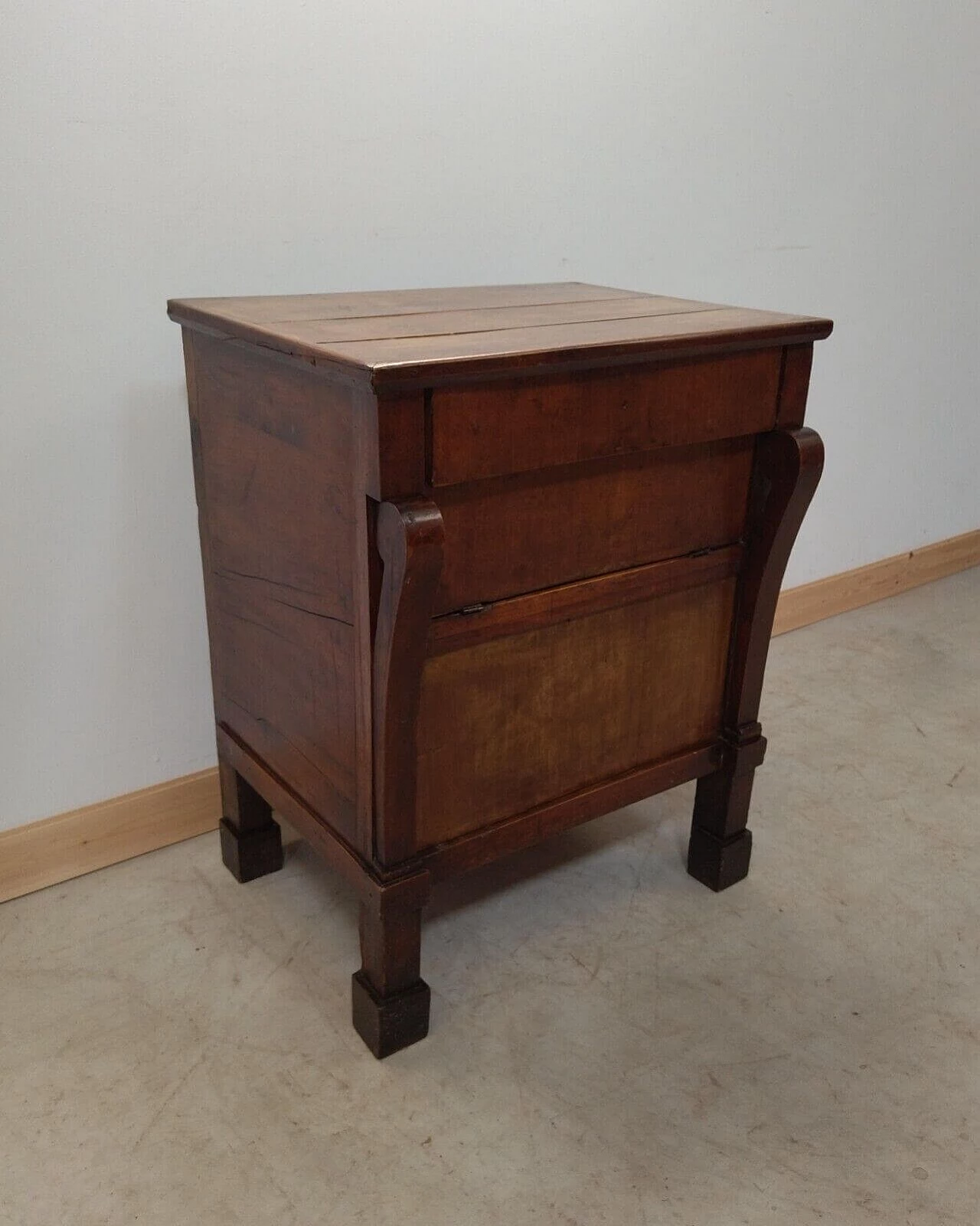 Empire bedside table with braces, early 19th century 2