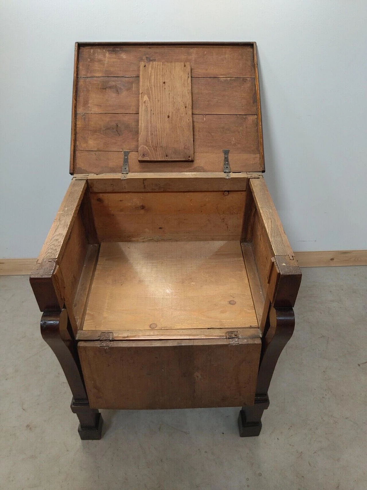 Empire bedside table with braces, early 19th century 7
