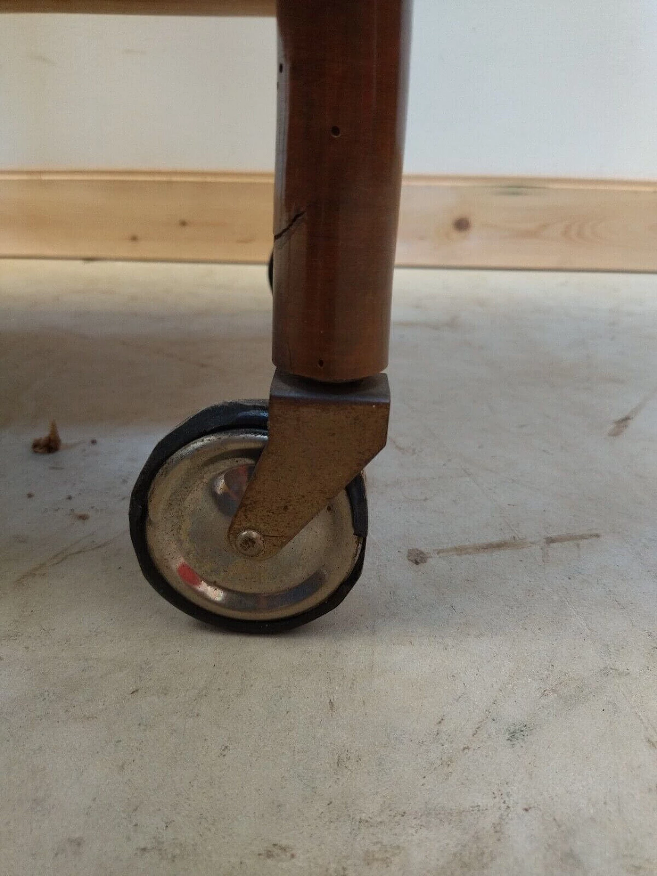 Walnut food trolley, mid-19th century 6