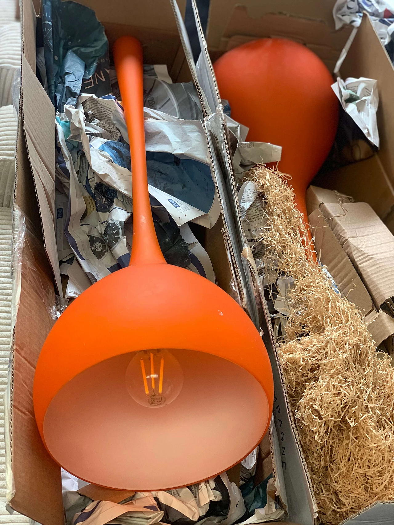 Coppia di lampadari in vetro Murano incamiciato, anni '60 1