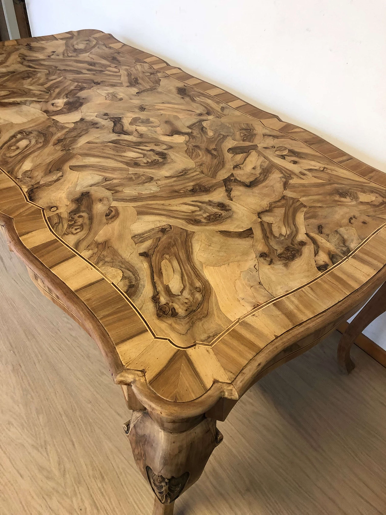 Walnut-root veneered table, 1940s 3
