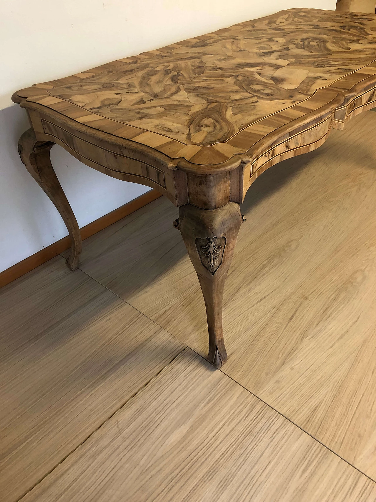 Walnut-root veneered table, 1940s 4