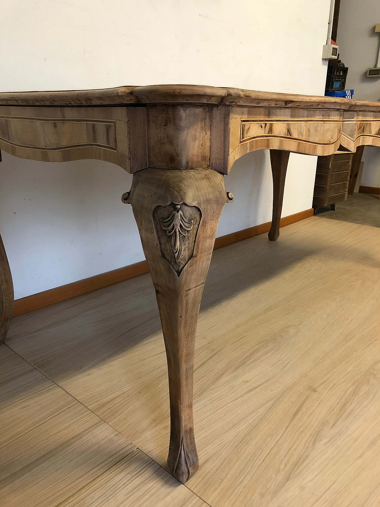 Walnut-root veneered table, 1940s 5