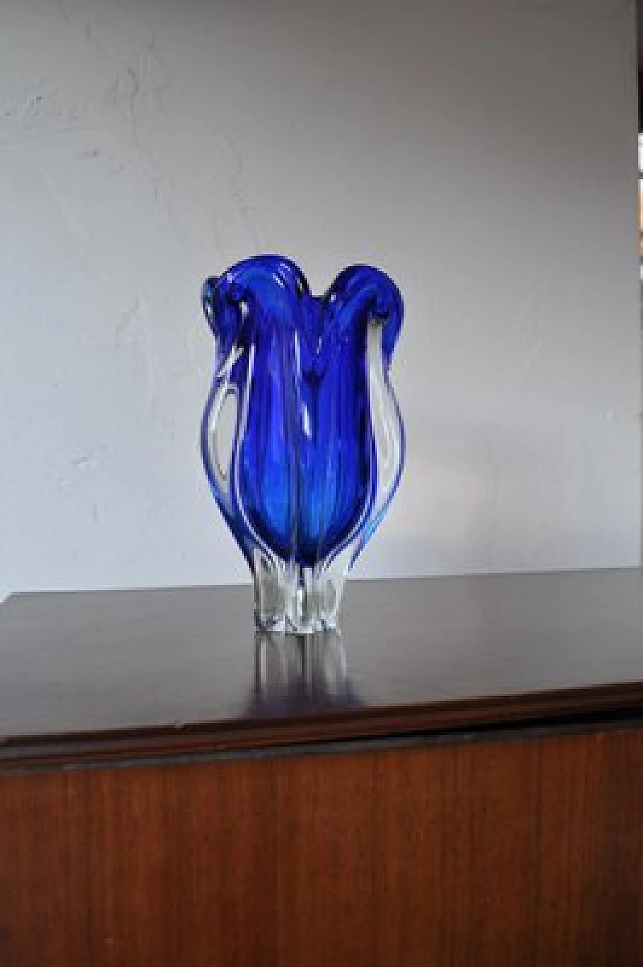 Vaso in vetro blu, anni '60 5