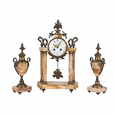 Orologio da tavolo e coppia di vasi in marmo e bronzo, metà '800