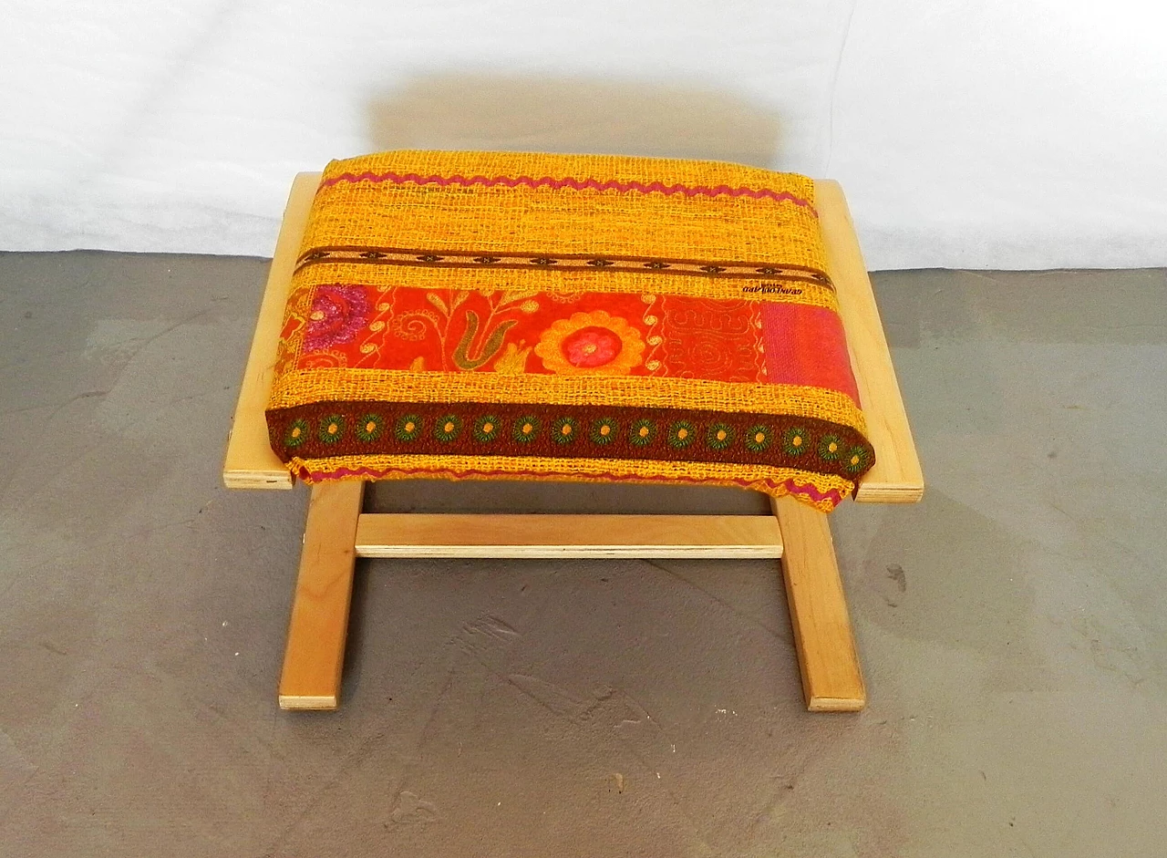Sgabello in legno di betulla curvato con seduta imbottita 11