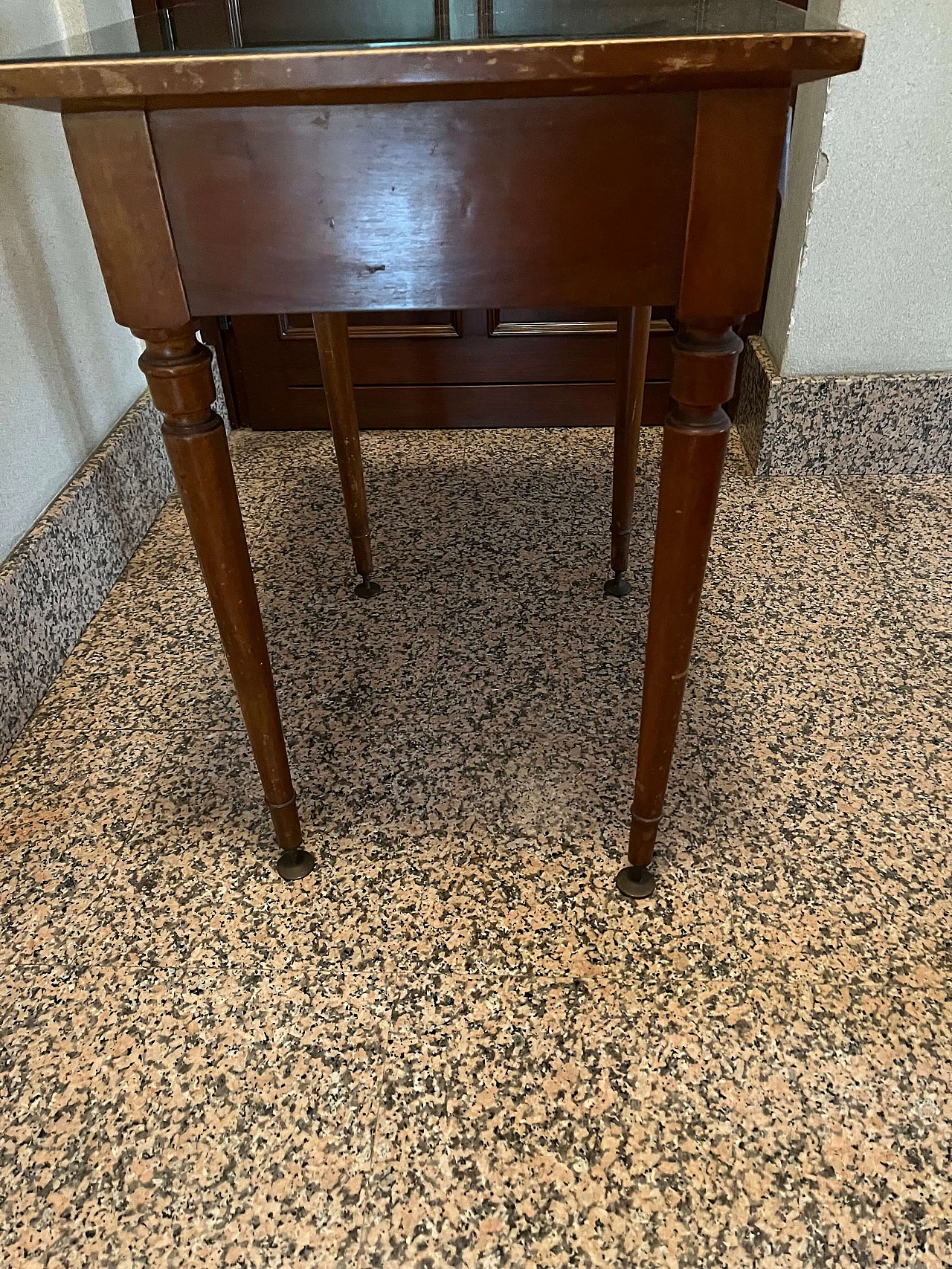 Tavolino in legno con piano in vetro, inizio '900 4