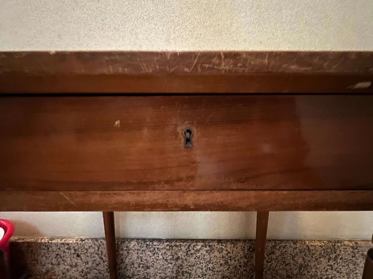 Tavolino in legno con piano in vetro, inizio '900 6