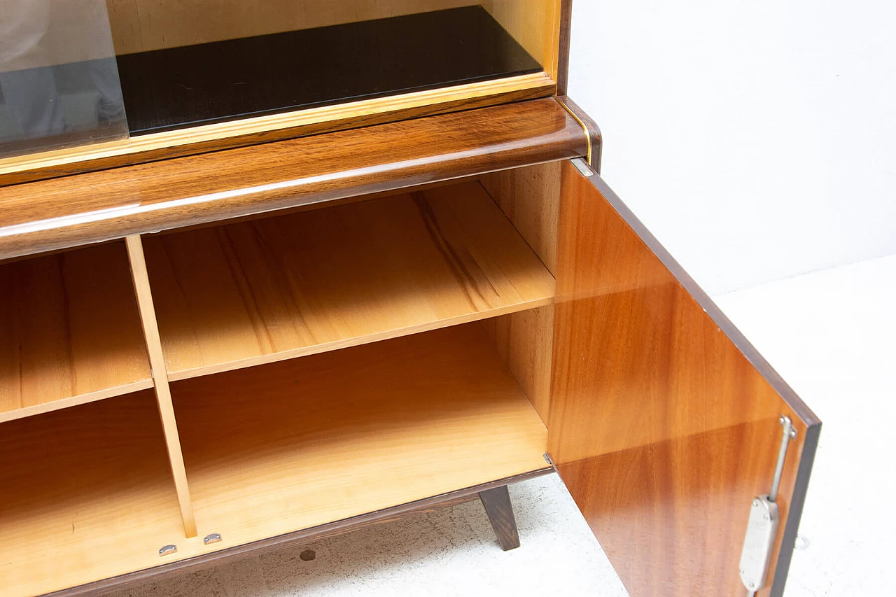 Libreria in noce di Hubert Nepozitek e Bohumil Landsman per Jitona, anni '60 10