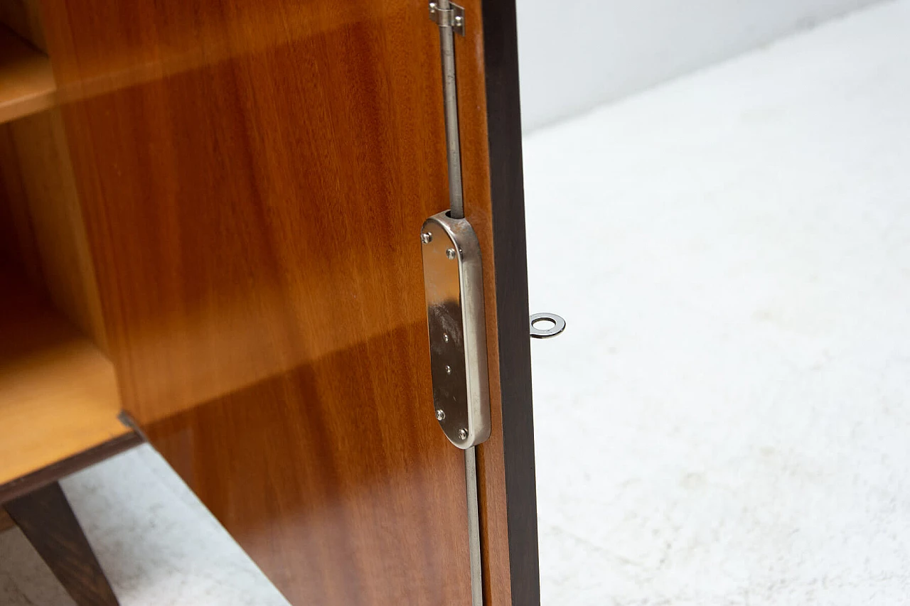 Libreria in noce di Hubert Nepozitek e Bohumil Landsman per Jitona, anni '60 11