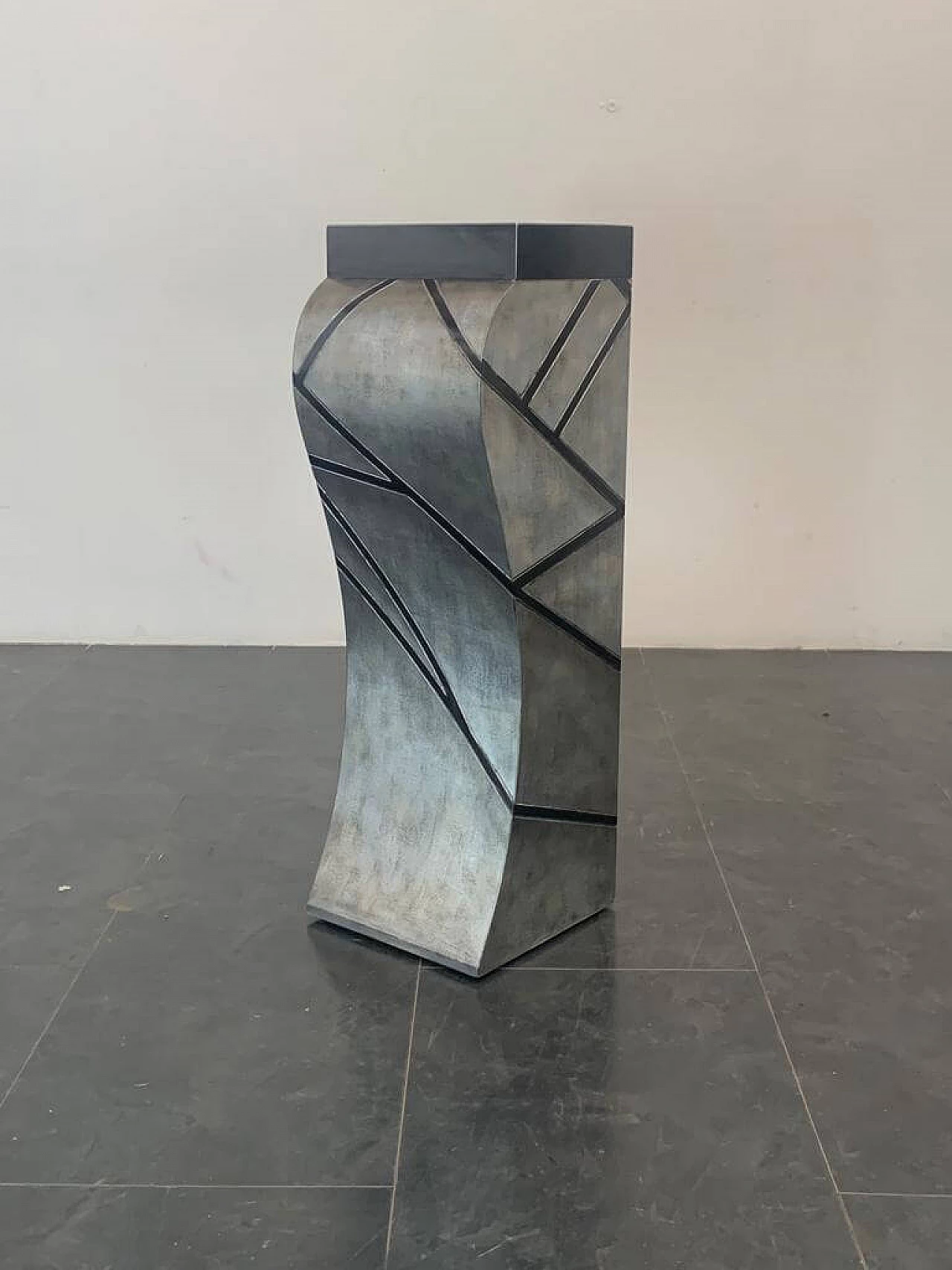 Patinated silver leaf pedestal with black lacquered engraved lines, 1960s 10