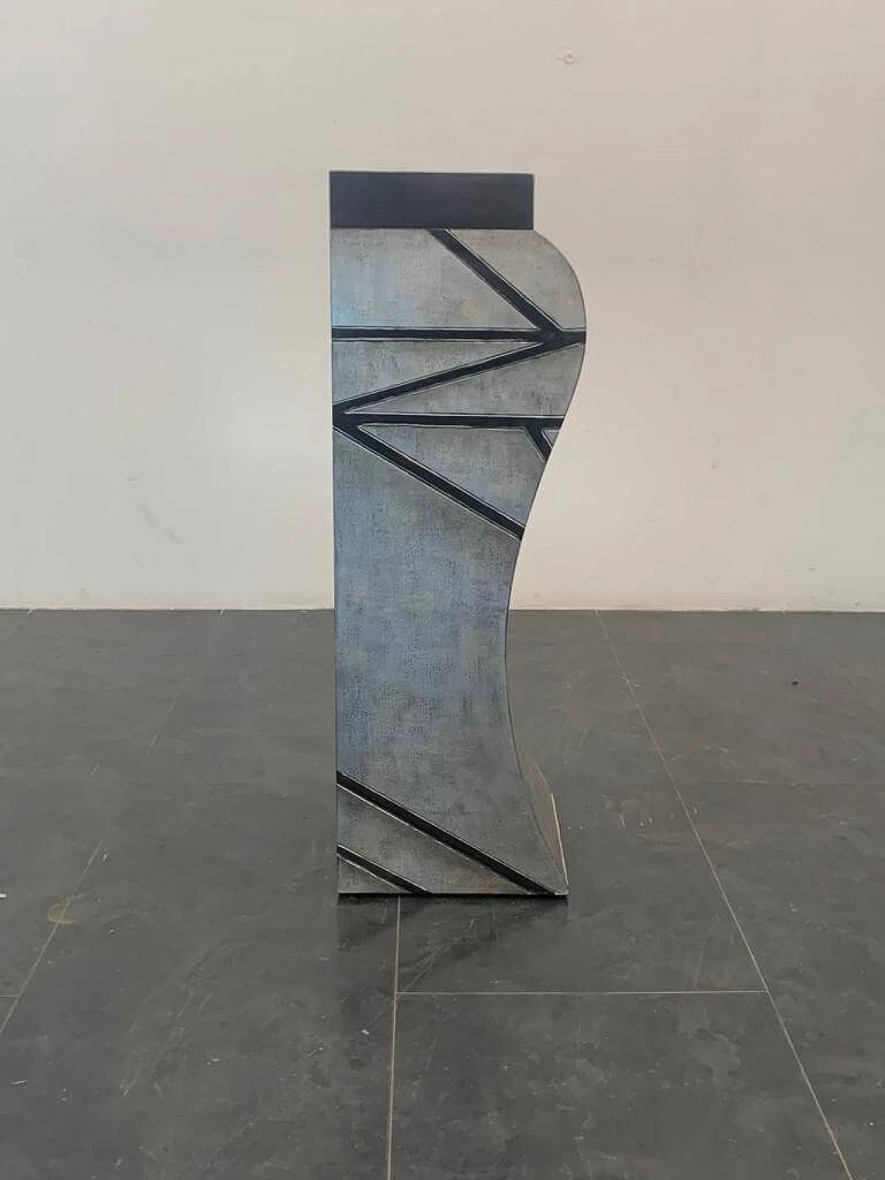 Patinated silver leaf pedestal with black lacquered engraved lines, 1960s 11