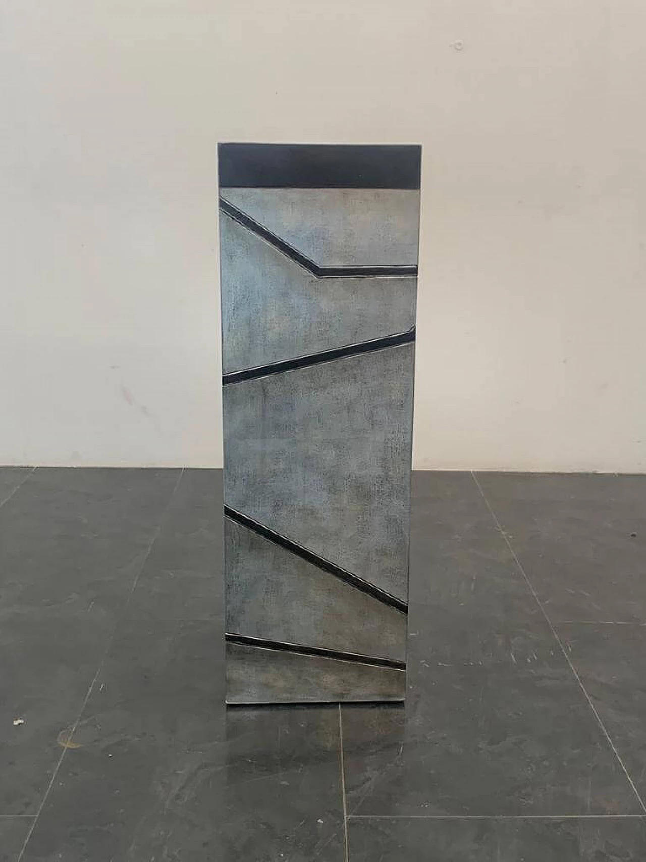 Patinated silver leaf pedestal with black lacquered engraved lines, 1960s 12