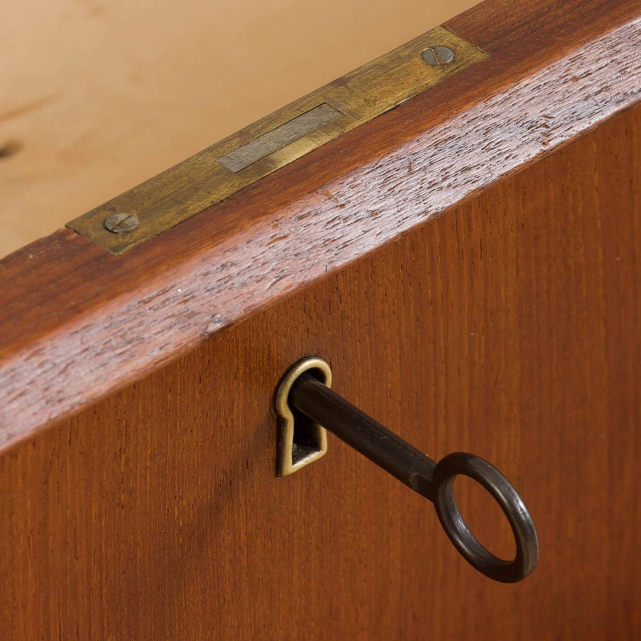 Comò danese piccolo in teak, anni '60 9