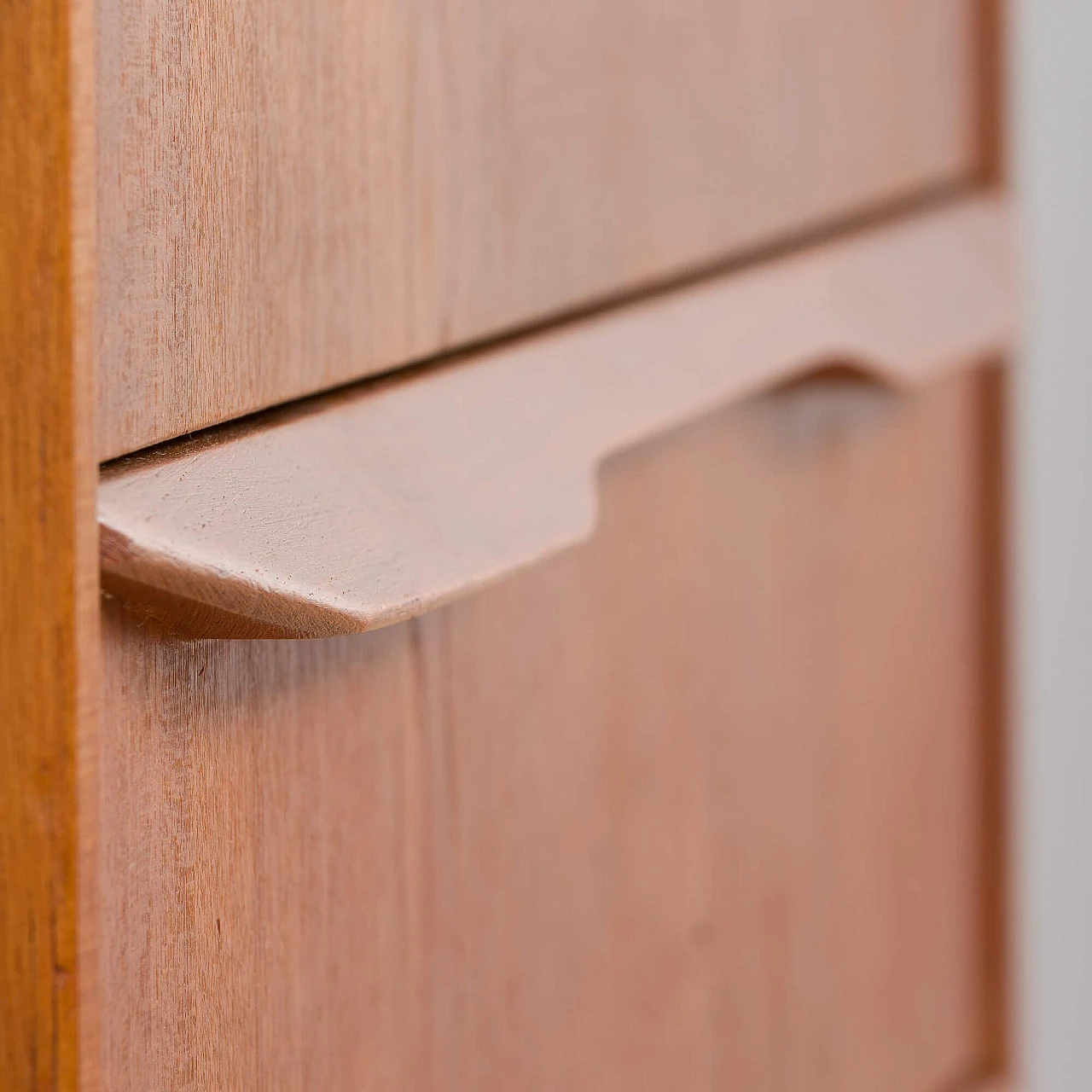 Comò danese piccolo in teak, anni '60 10