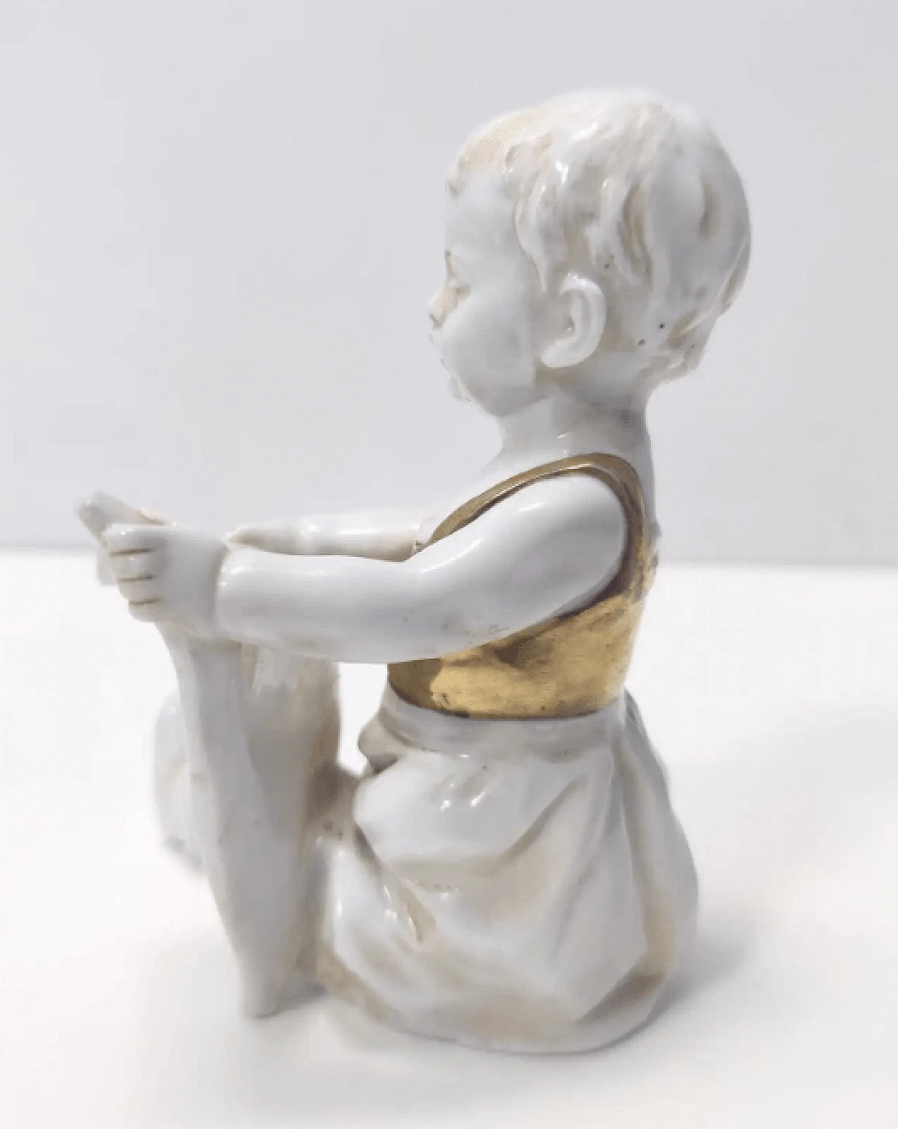 Child reading in Capodimonte ceramic and gold, 1960s 4