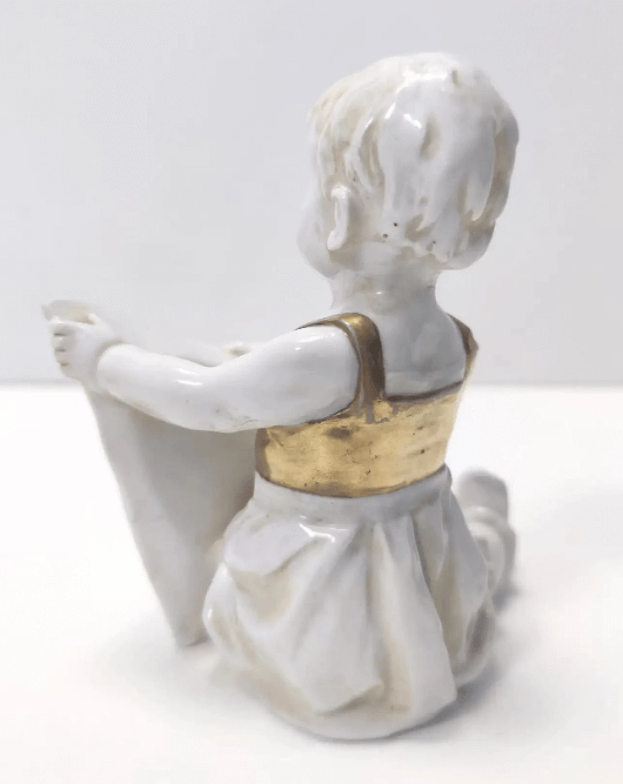 Child reading in Capodimonte ceramic and gold, 1960s 5