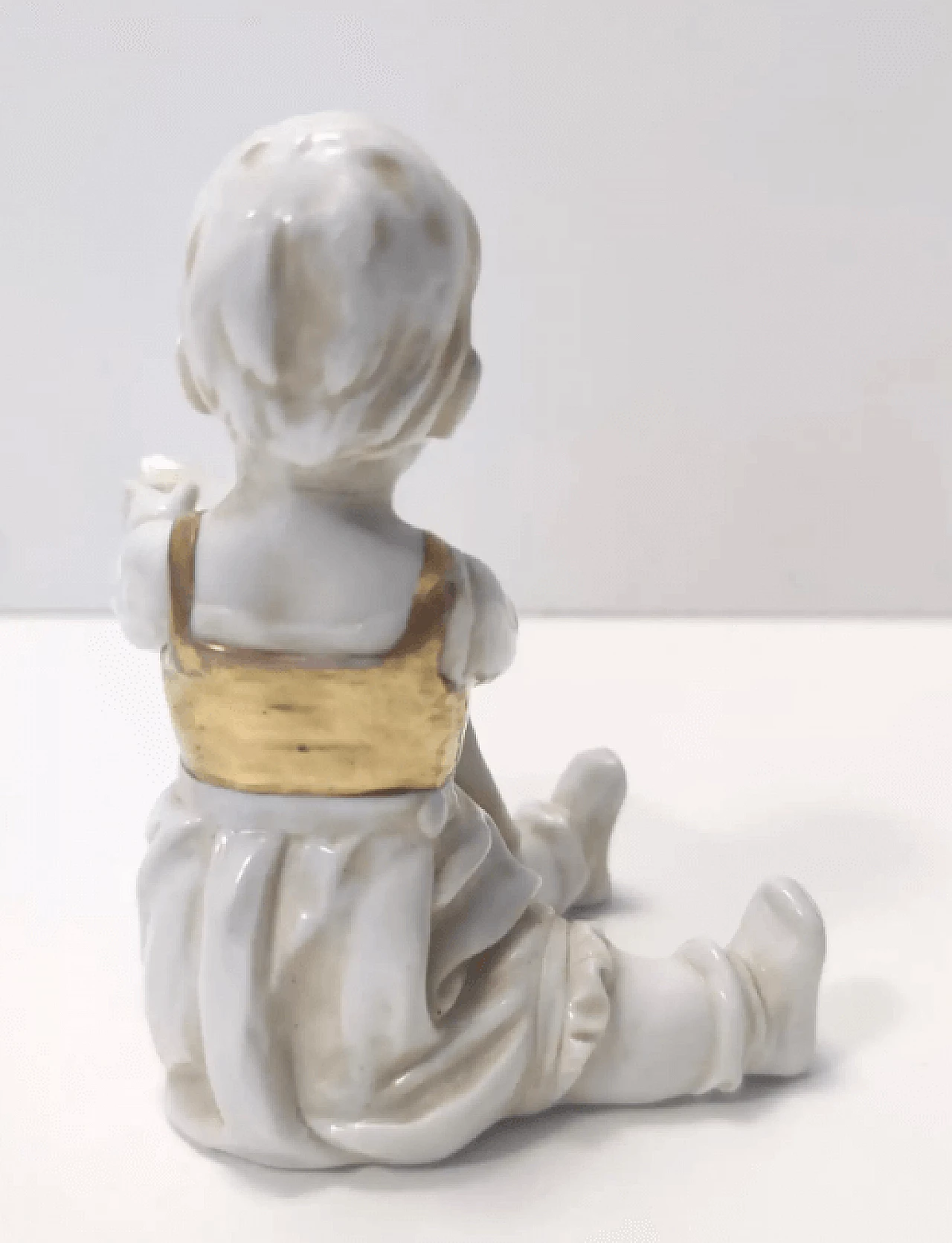 Child reading in Capodimonte ceramic and gold, 1960s 6