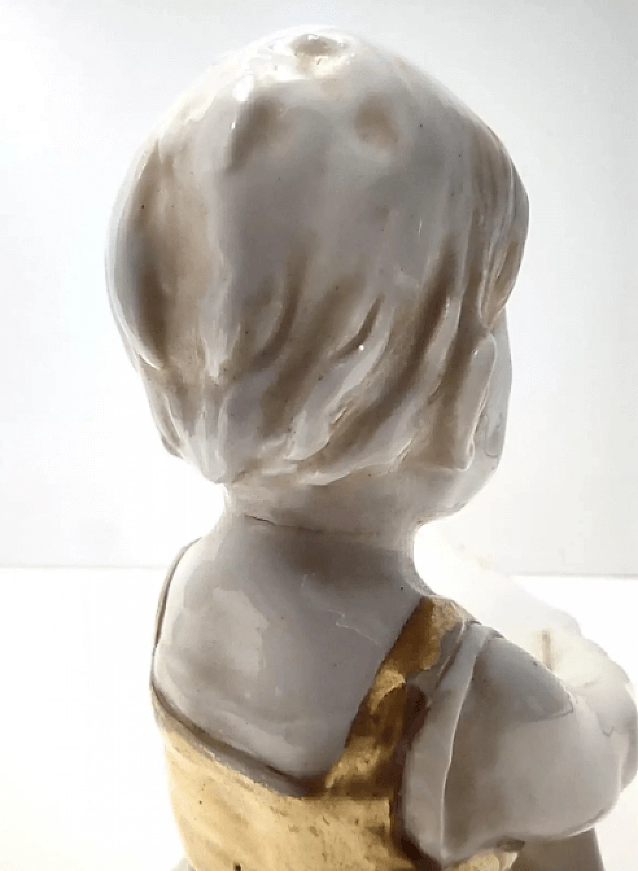 Child reading in Capodimonte ceramic and gold, 1960s 9