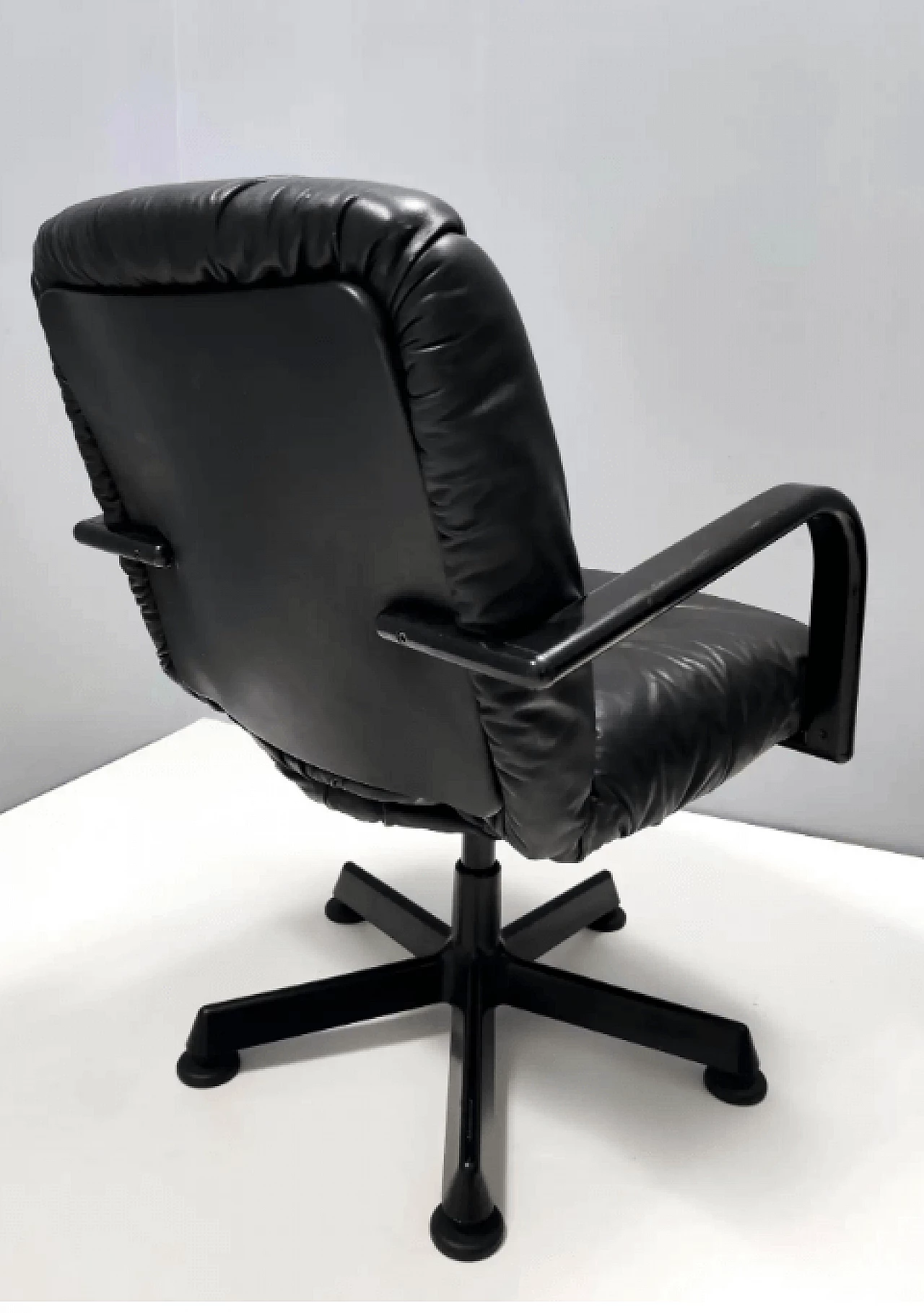 Coppia di sedie da ufficio in pelle di Vico Magistretti per ICF Design, 1978 8