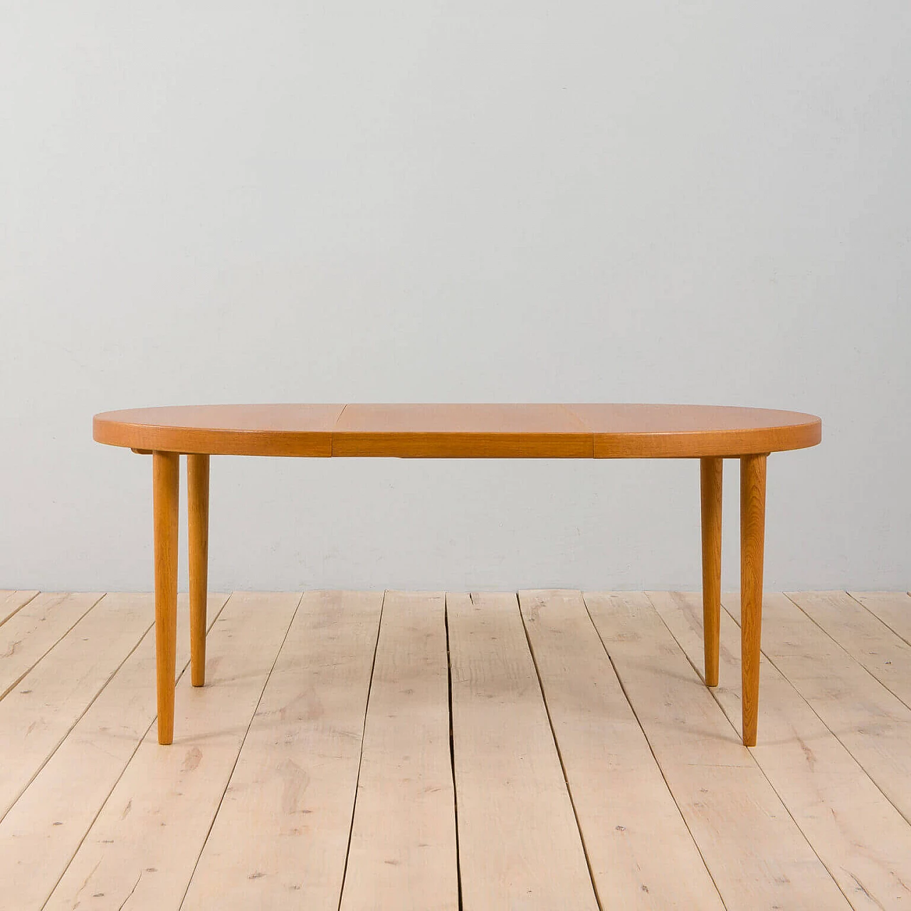 Extendable round oak dining table, 1960s 2