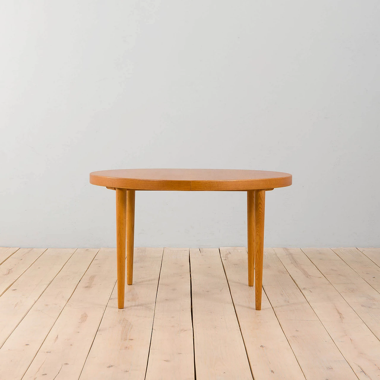 Extendable round oak dining table, 1960s 8