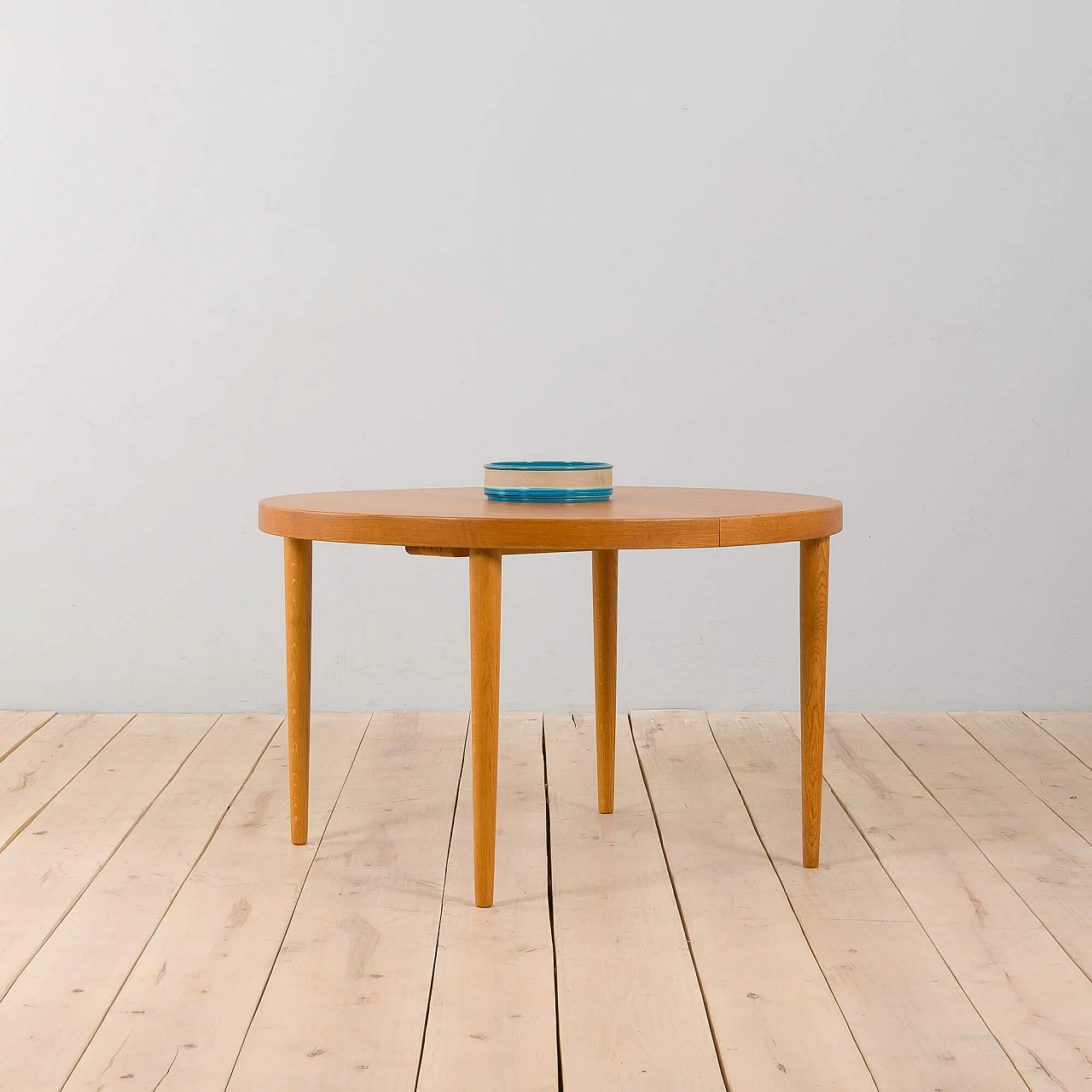 Extendable round oak dining table, 1960s 9