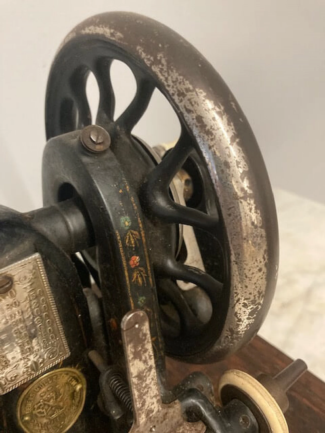 Tabletop sewing machine with mother-of-pearl inlays, late 19th century 7