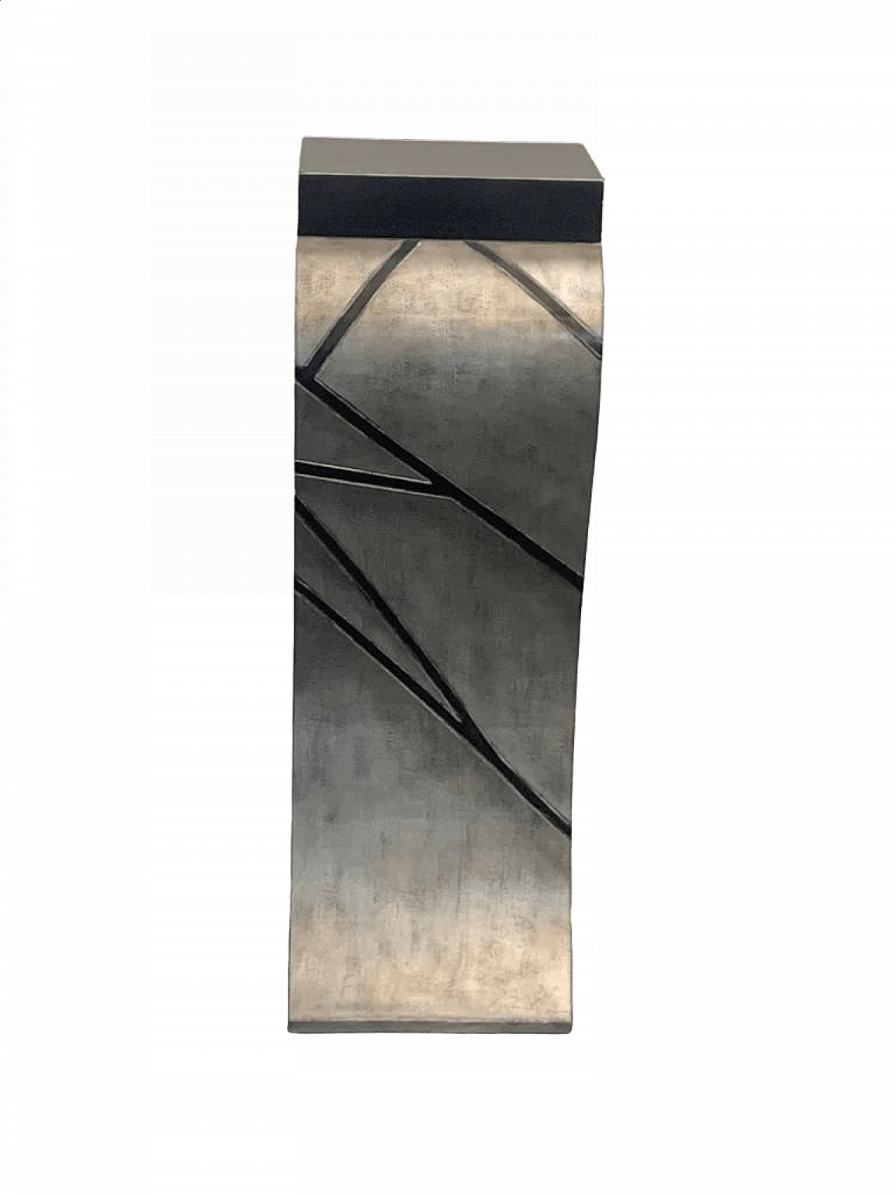 Piedistallo in foglia d'argento patinato con linee incise laccate nere, anni '60 13