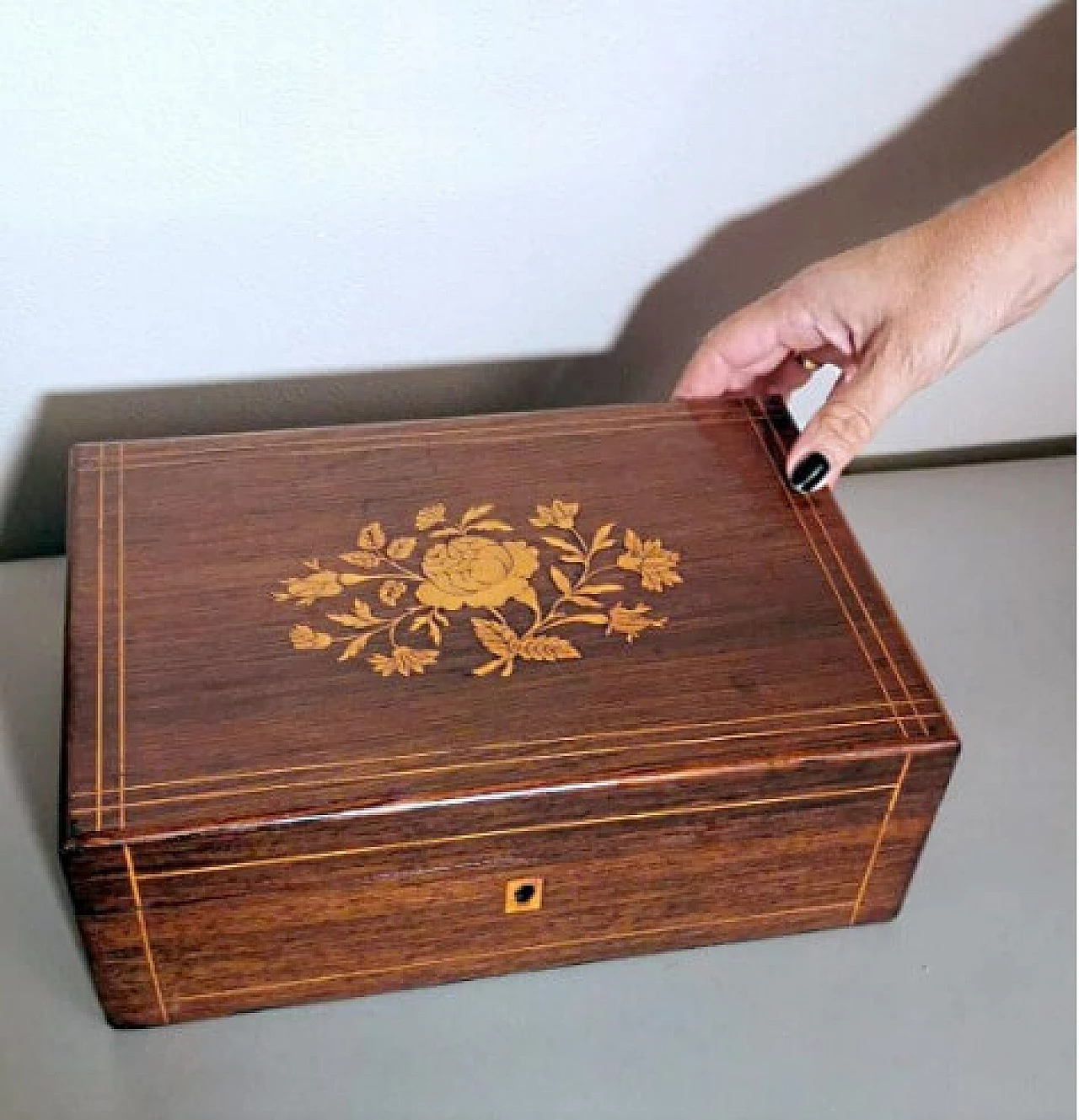 Napoleon III style walnut casket with inlays, late 19th century 14