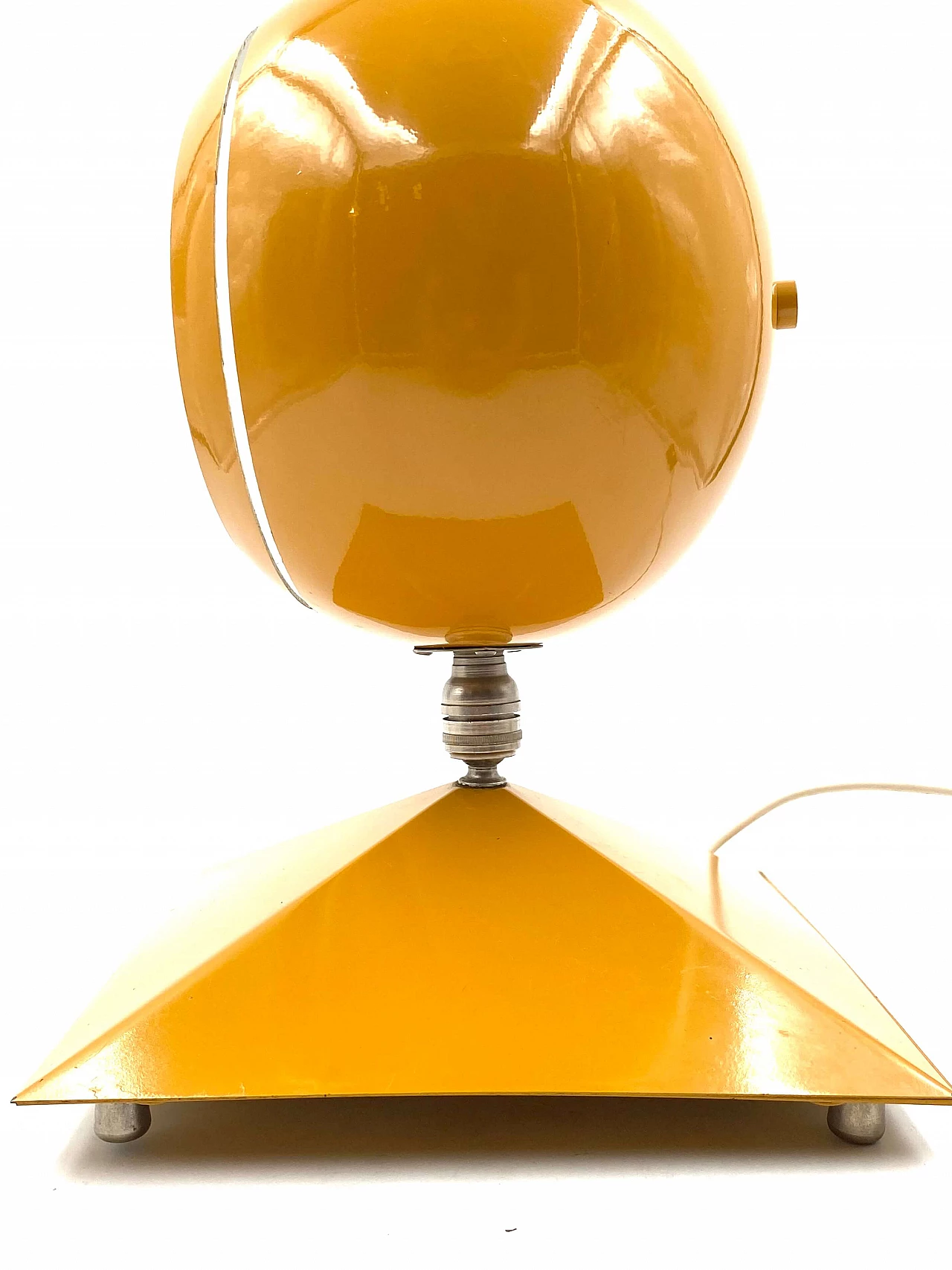 Eyeball yellow table lamp, 1970s 15