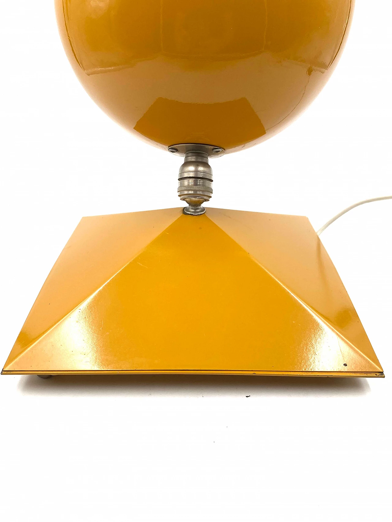 Eyeball yellow table lamp, 1970s 17