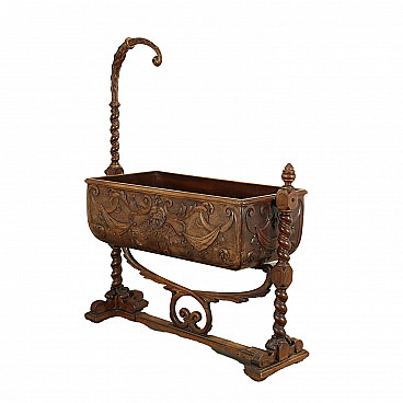 Neo-Renaissance walnut cradle, late 19th century