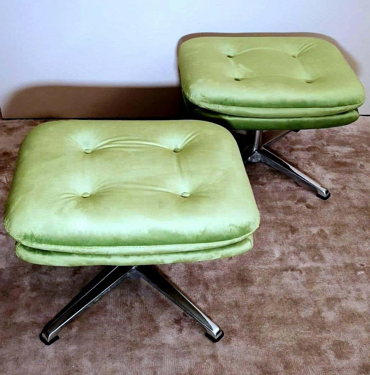 Pair of poufs with velvet cushions and aluminum frame, 1960s 2